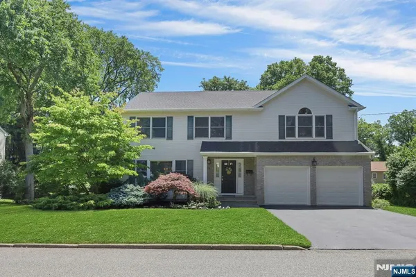 $878,000 | 25 Hollywood Avenue, Emerson, NJ 07630