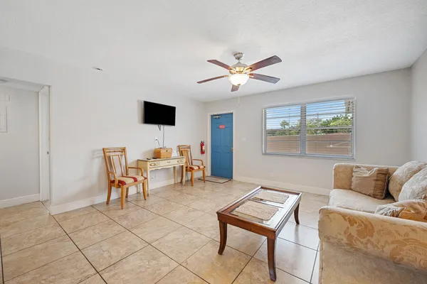 $2,495 | 801 Hummingbird Way, Unit 105, North Palm Beach, FL 33408