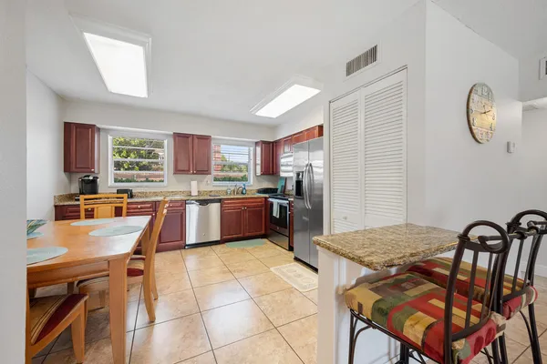 $2,495 | 801 Hummingbird Way, Unit 105, North Palm Beach, FL 33408