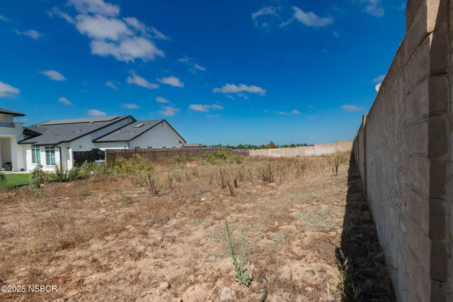 a view of house with backyard