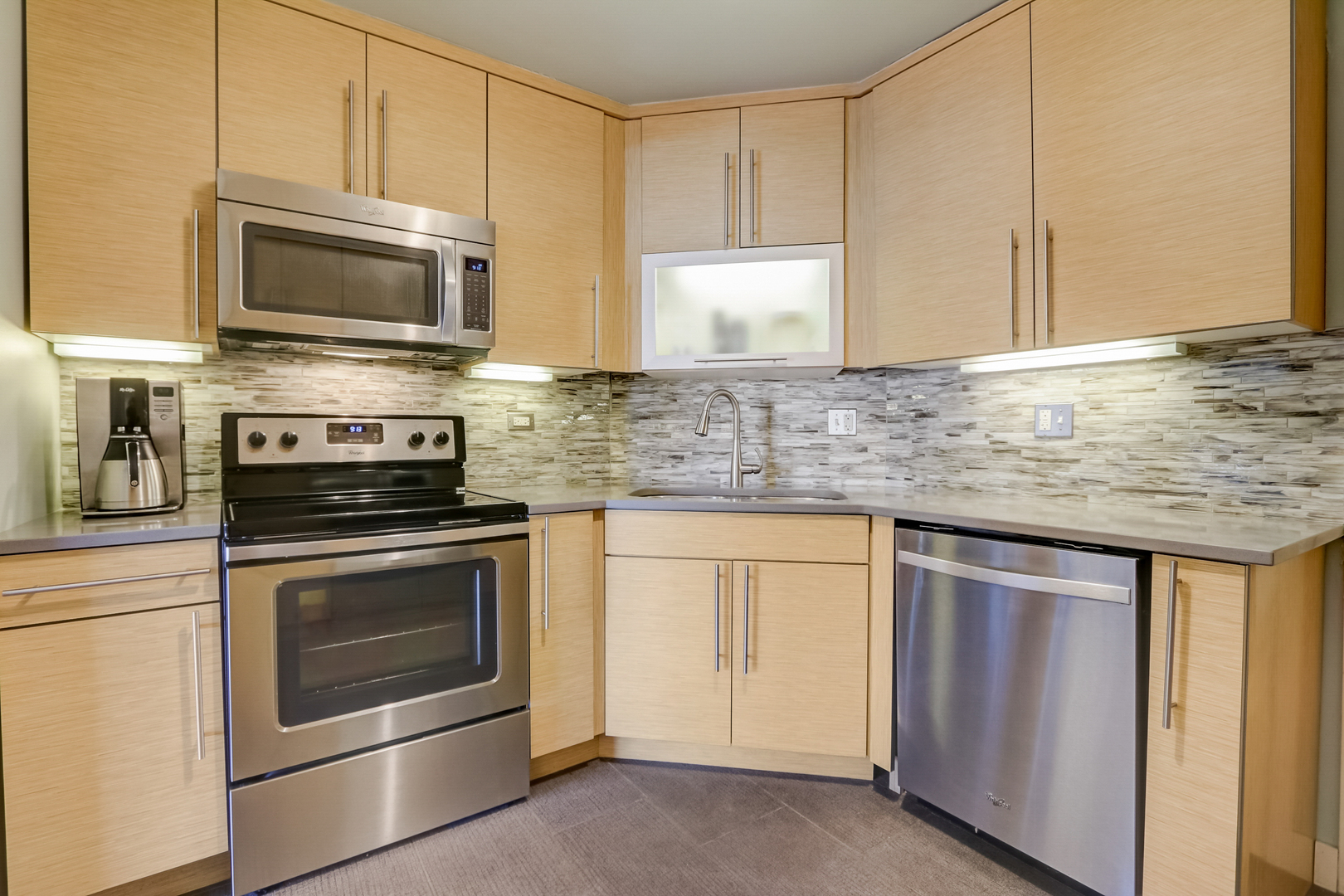 6033 North Sheridan Road, Unit 21H Chicago, IL 60660 - Photo 8 of 46