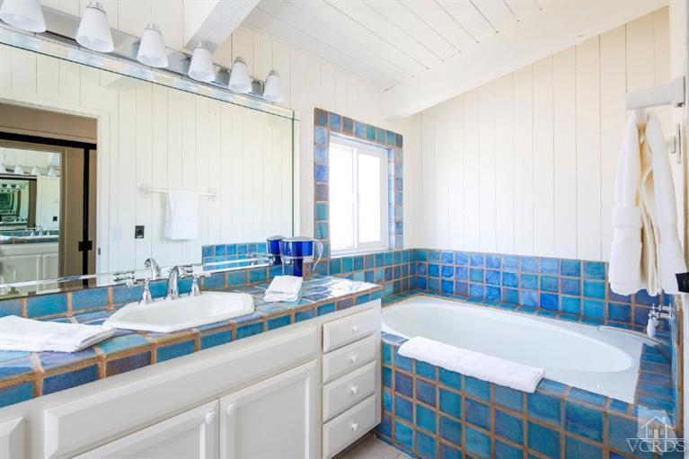 4025 Ocean Drive Oxnard, CA 93035 - Photo 28 of 31 a bathroom with a sink and a bathtub