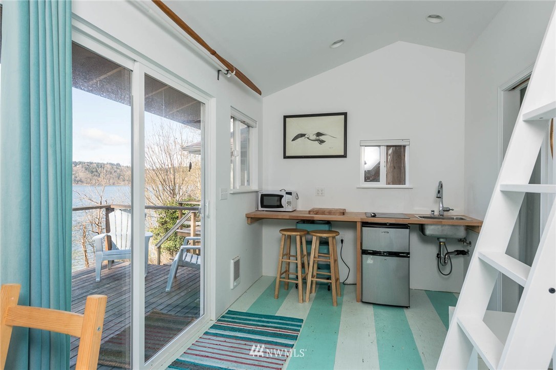 19115 Sunset Road Southwest Vashon, WA 98070 - Photo 11 of 19 Gallery Image 11