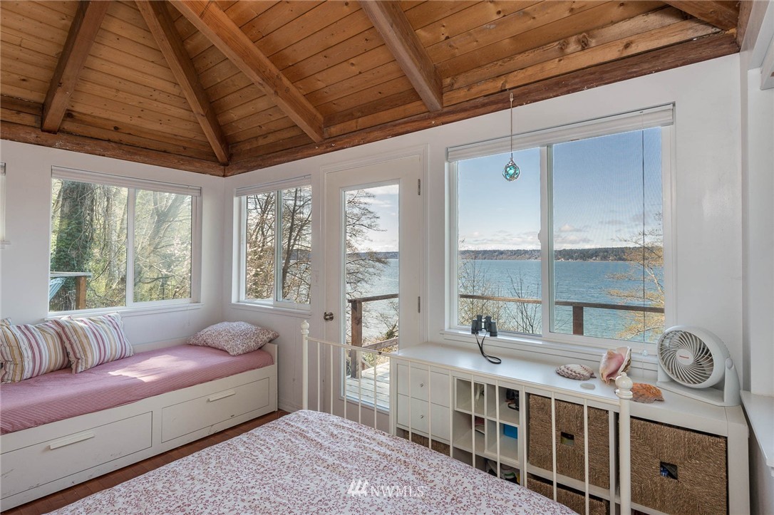19115 Sunset Road Southwest Vashon, WA 98070 - Photo 5 of 19 Gallery Image 5