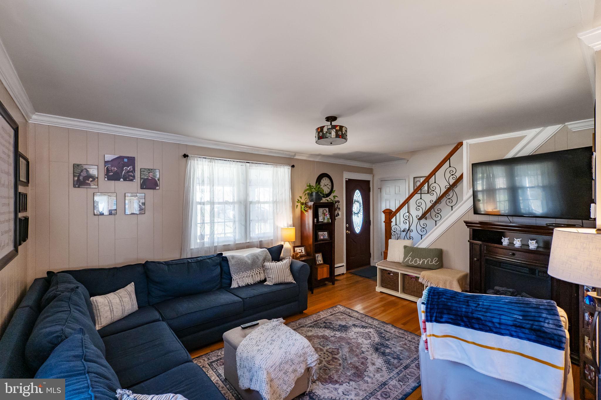 6201 Old Washington Road Elkridge, MD 21075 - Photo 4 of 41 Main level living room