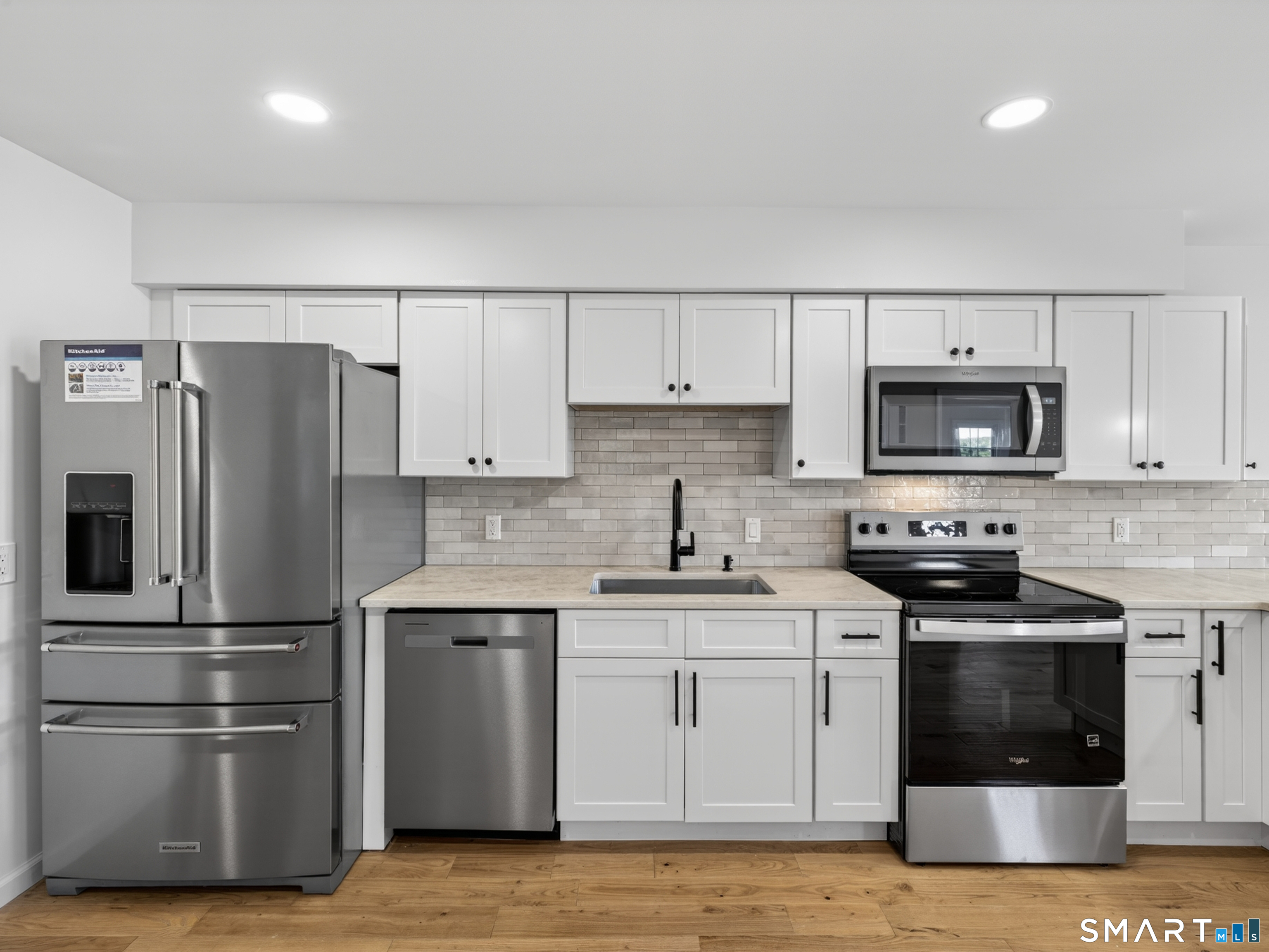 205 Flanders Road East Lyme, CT 06357 - Photo 9 of 39
