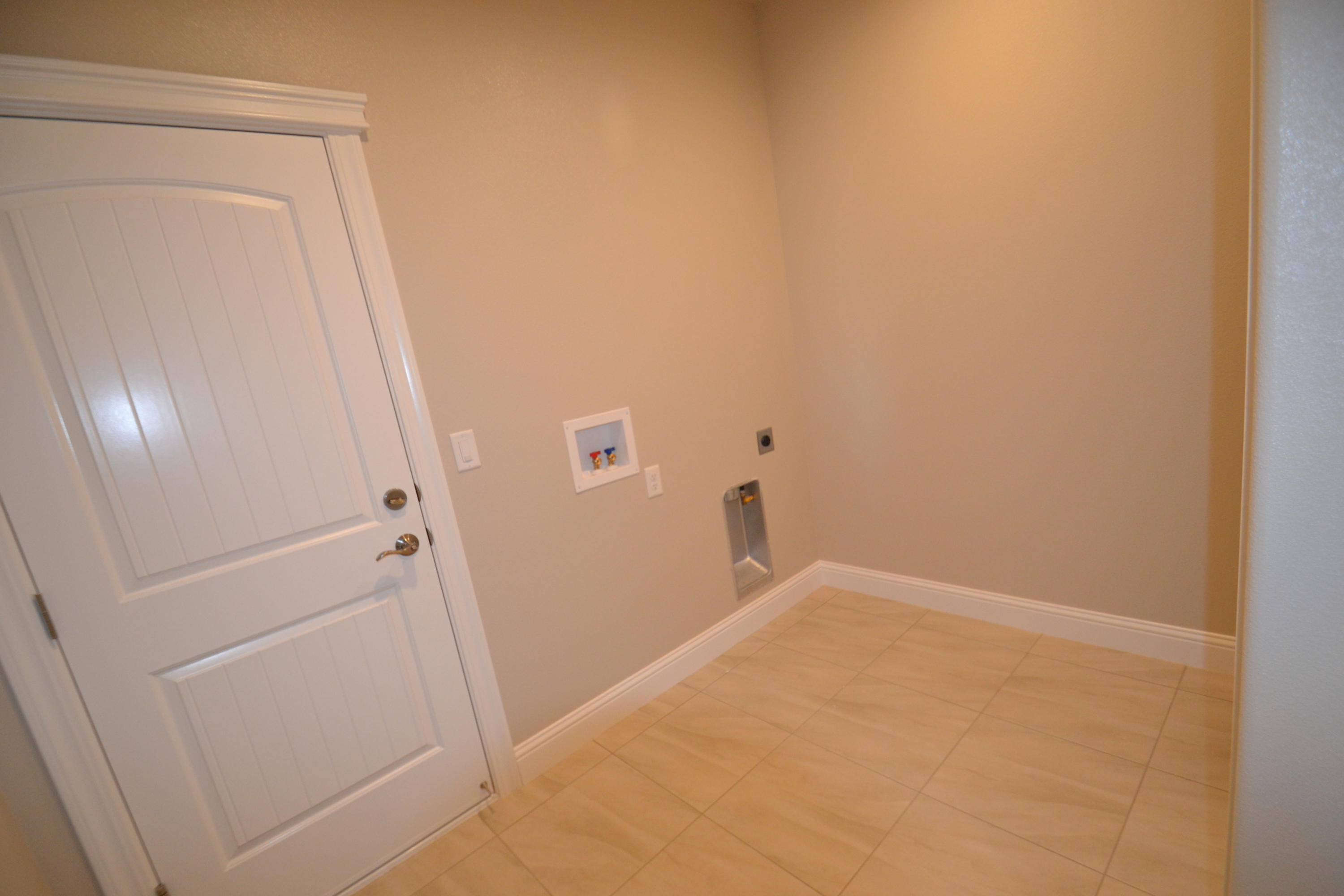 3345 Hotlam Road, Unit LOT 7 PH 3 Redding, CA 96002 - Photo 18 of 25 Laundry Room