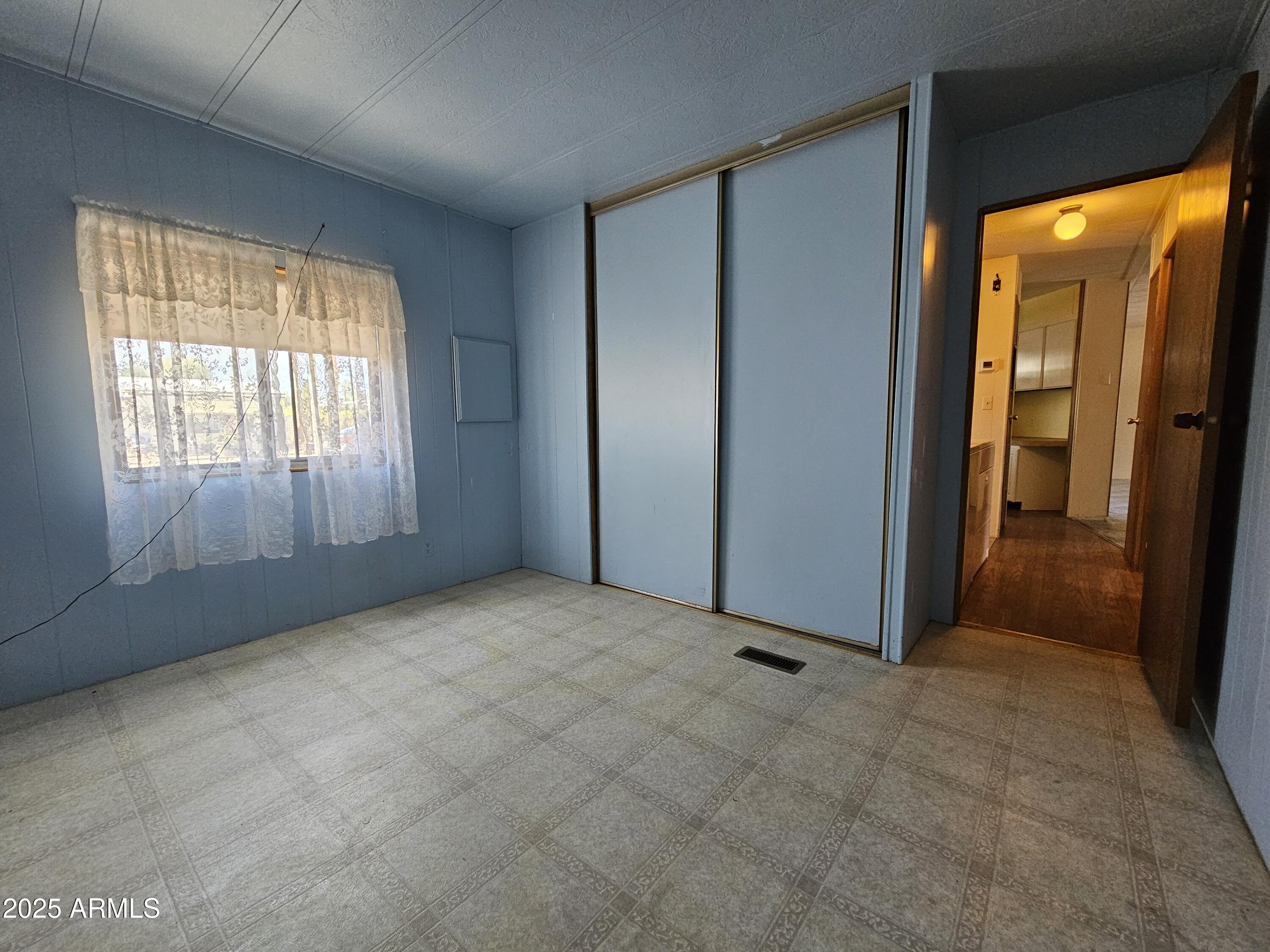 200 East Ivanhoe Street, Unit 60 Chandler, AZ 85225 - Photo 7 of 10 an empty room with windows