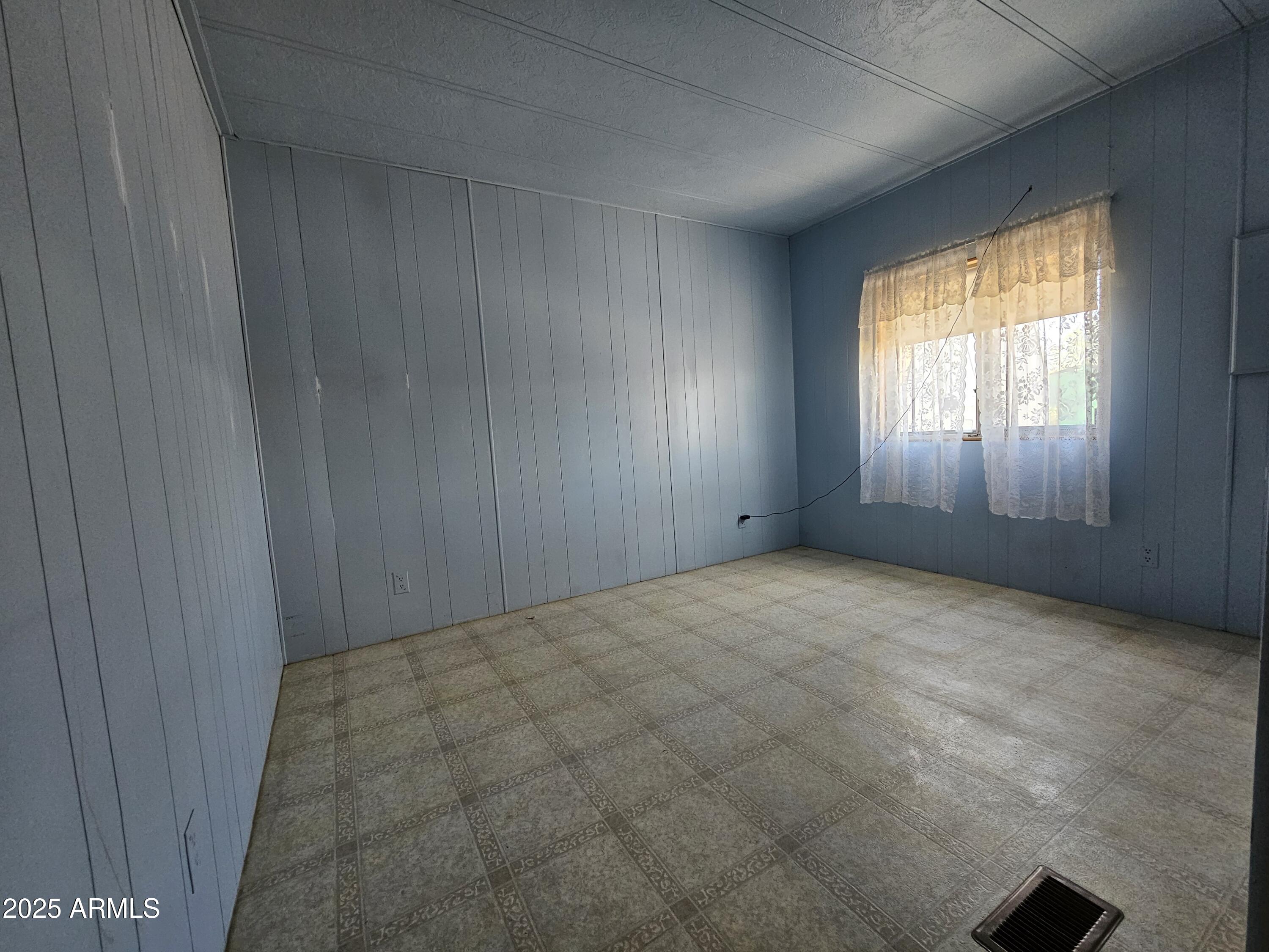 200 East Ivanhoe Street, Unit 60 Chandler, AZ 85225 - Photo 8 of 10 a view of an empty room and window