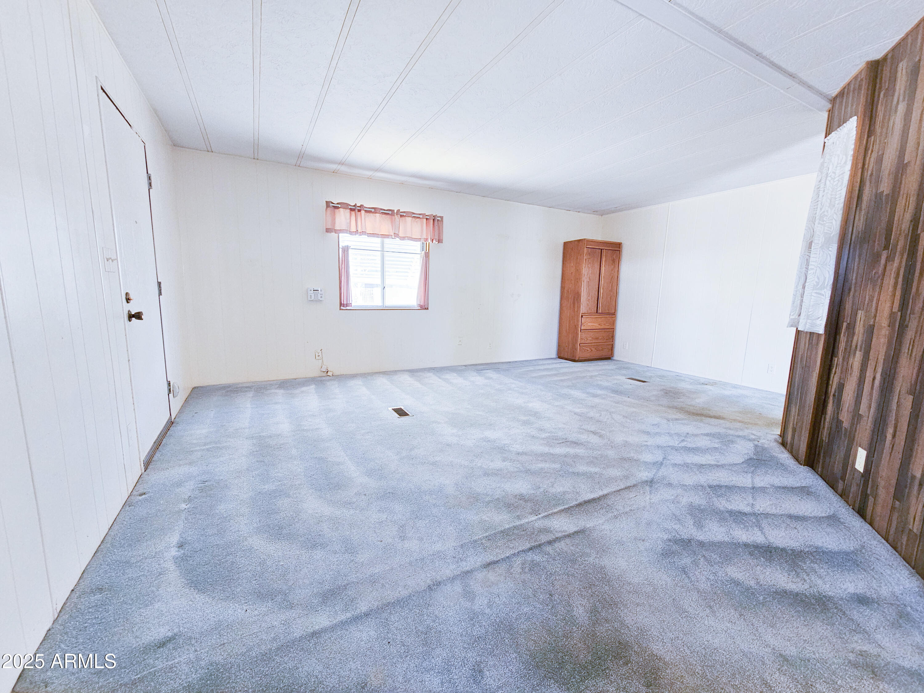 200 East Ivanhoe Street, Unit 60 Chandler, AZ 85225 - Photo 10 of 10 an empty room with windows