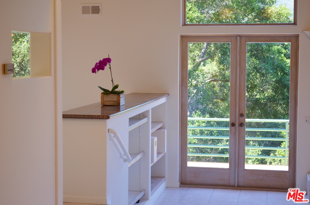 229 Muerdago Road Topanga, CA 90290 - Photo 14 of 35