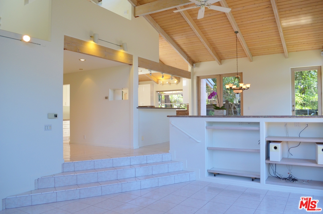 229 Muerdago Road Topanga, CA 90290 - Photo 15 of 35