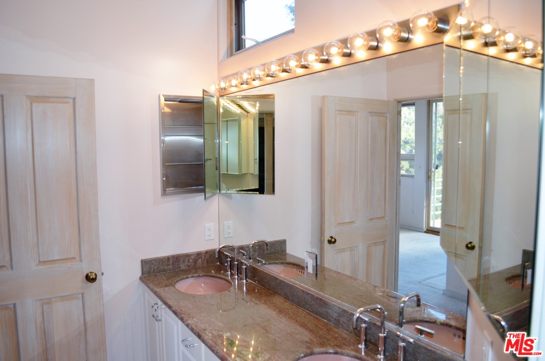 229 Muerdago Road Topanga, CA 90290 - Photo 23 of 35