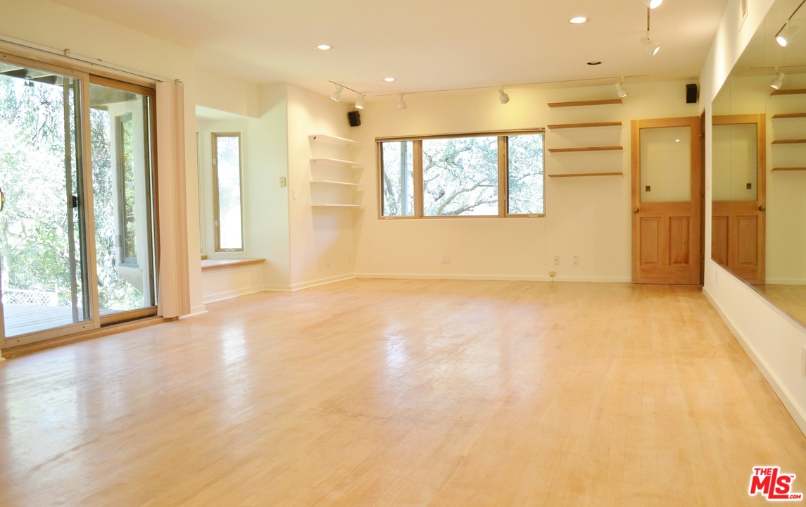 229 Muerdago Road Topanga, CA 90290 - Photo 25 of 35