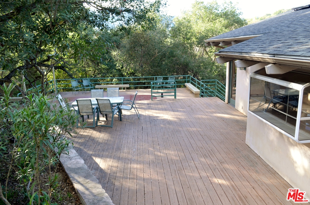 229 Muerdago Road Topanga, CA 90290 - Photo 27 of 35
