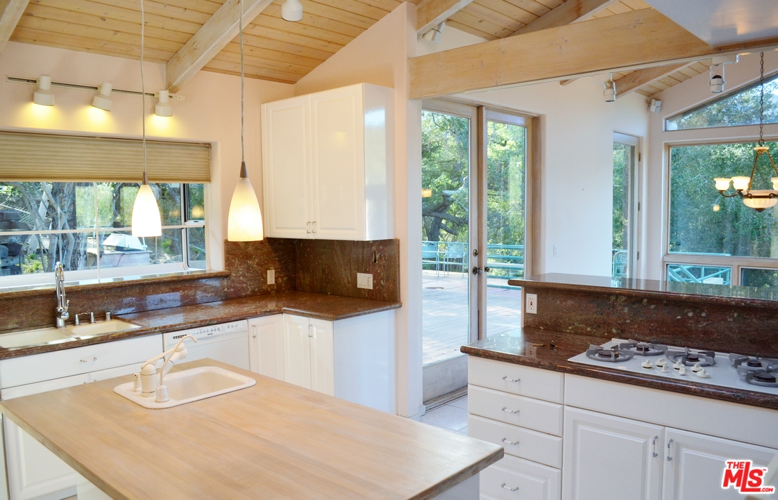 229 Muerdago Road Topanga, CA 90290 - Photo 8 of 35