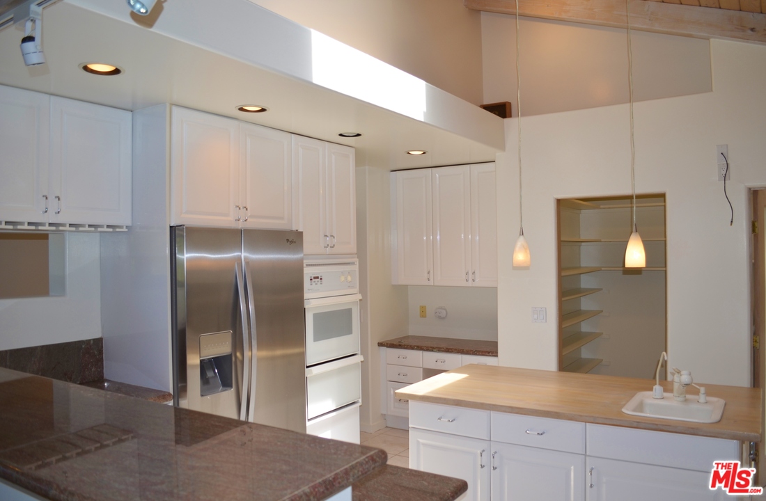 229 Muerdago Road Topanga, CA 90290 - Photo 9 of 35