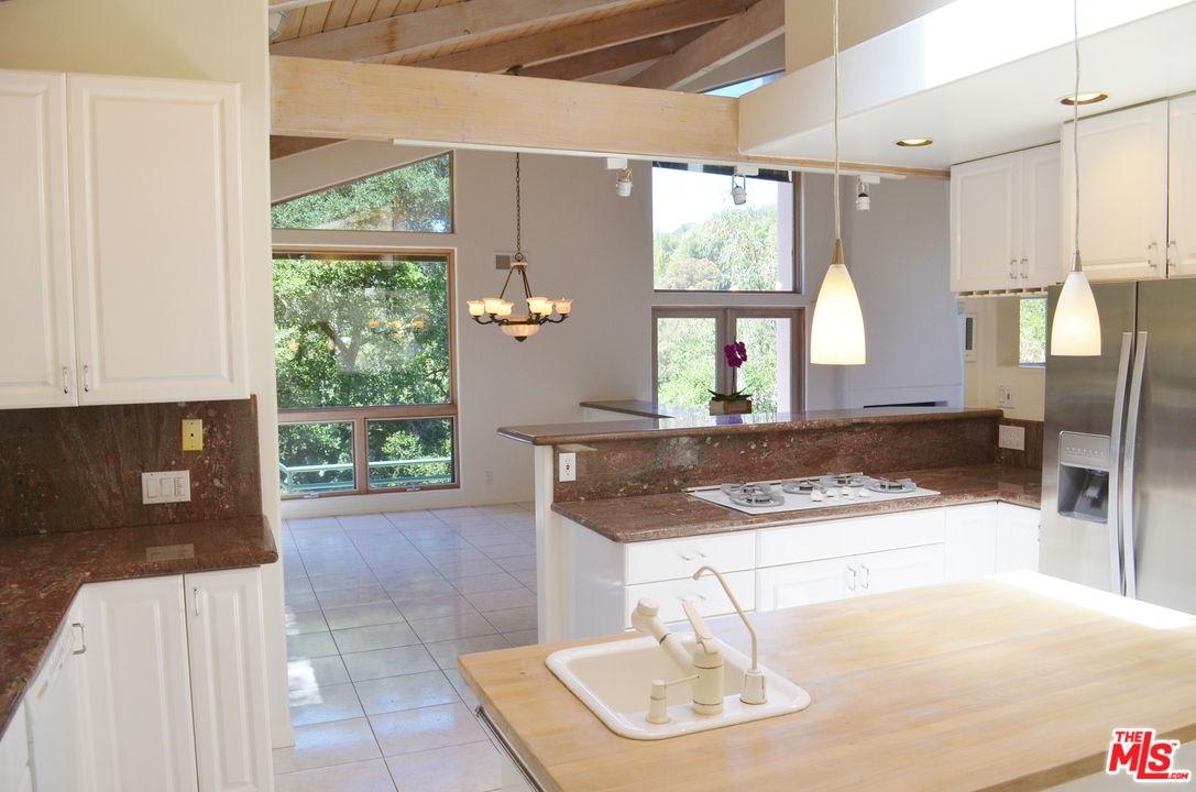 229 Muerdago Road Topanga, CA 90290 - Photo 10 of 35