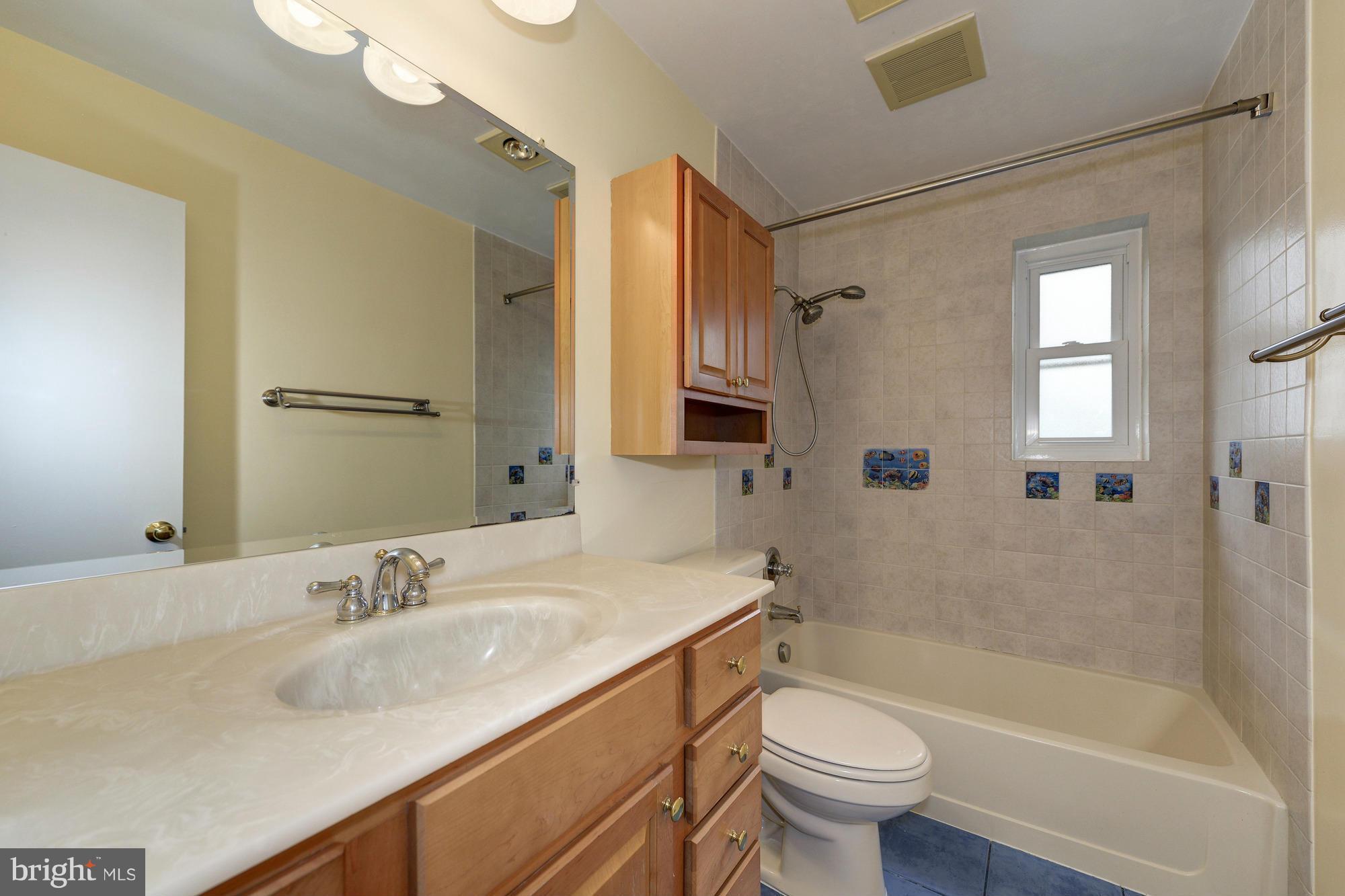5815 Channing Road Springfield, VA 22150 - Photo 21 of 30 Bath