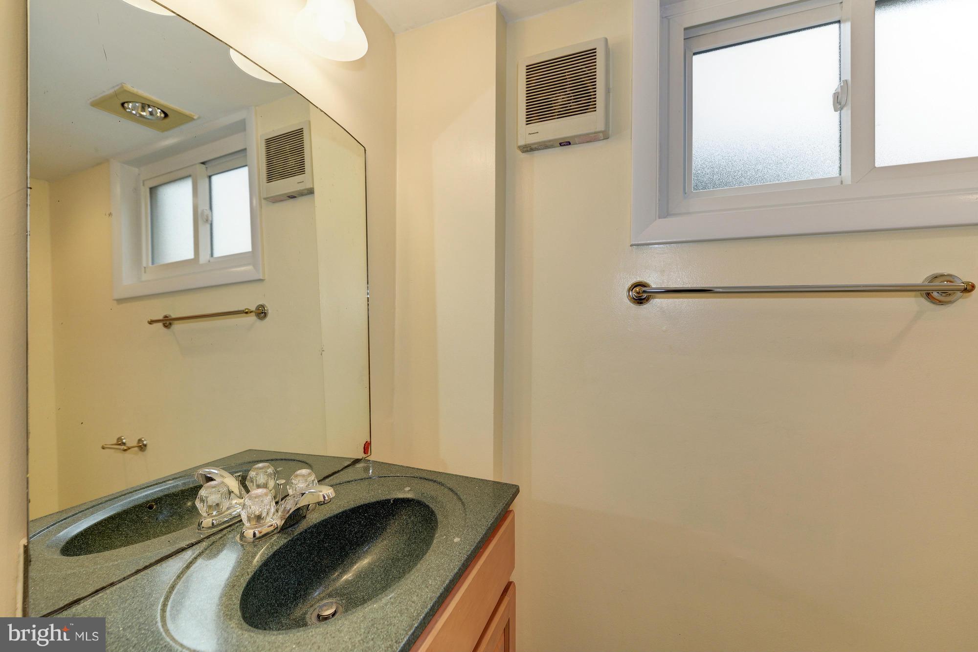 5815 Channing Road Springfield, VA 22150 - Photo 24 of 30 Powder room