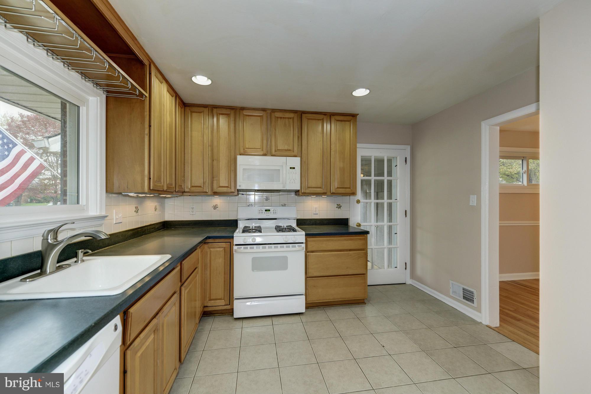 5815 Channing Road Springfield, VA 22150 - Photo 7 of 30 Newer Appliances