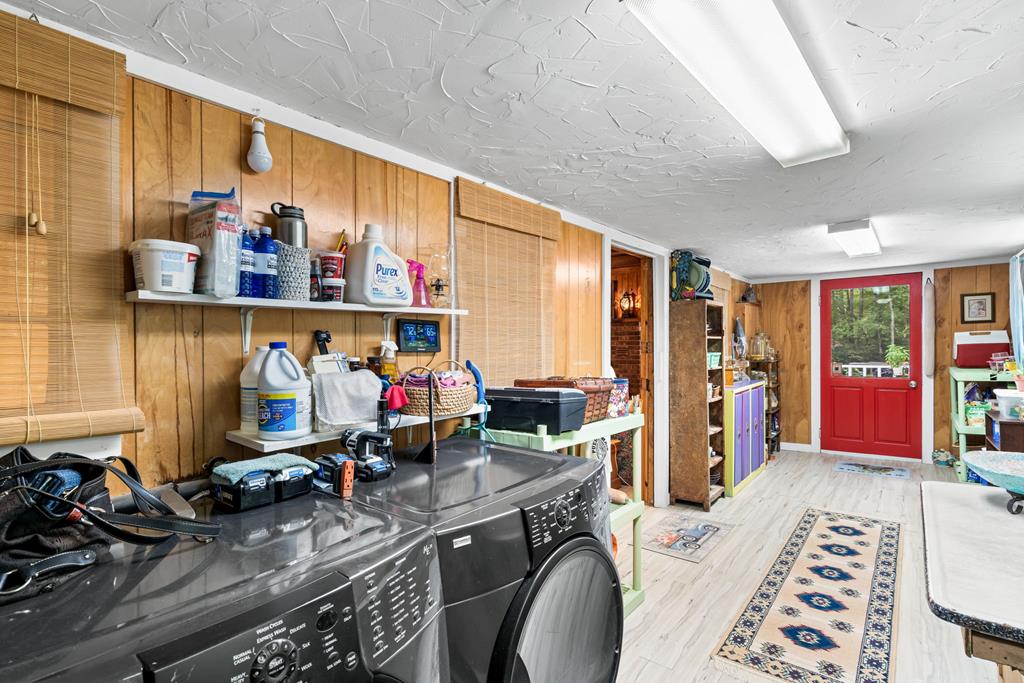 64 Timberline Road Murphy, NC 28906 - Photo 25 of 45 a room with furniture a rug and a window