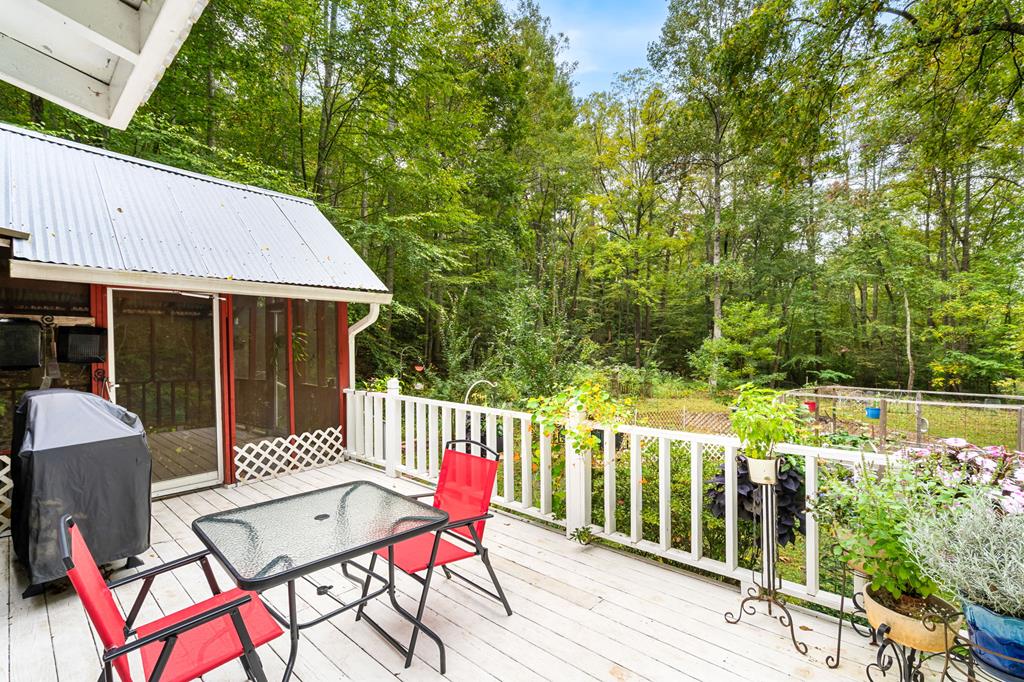 64 Timberline Road Murphy, NC 28906 - Photo 32 of 45 a view of a chairs and table in the roof deck
