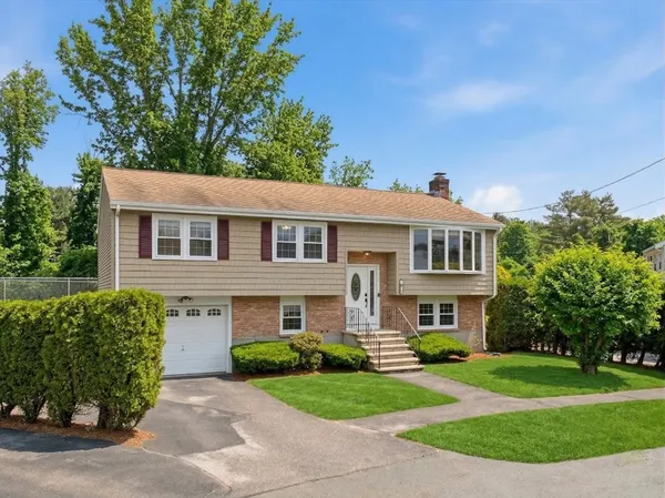 $719,900 | 20 Jennifer Lane, Peabody, MA 01960