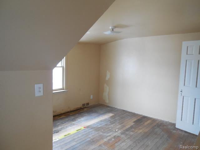 15729 Evergreen Road Detroit, MI 48223 - Photo 14 of 21 261-839261 BEdroom 2 (4).jpg