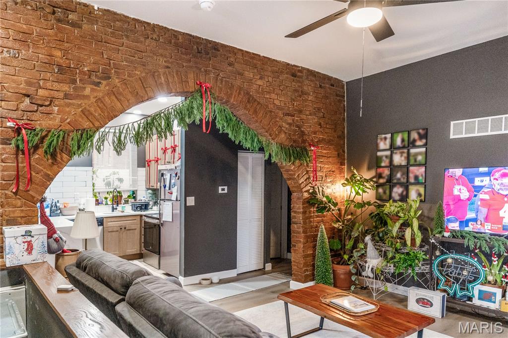 2211 Menard Street, Unit R St. Louis, MO 63104 - Photo 9 of 62