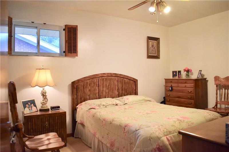 3961 Edge Road Pittsburgh, PA 15227 - Photo 11 of 18 Gallery Image 11