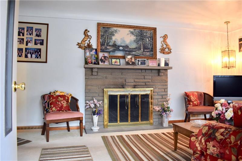 3961 Edge Road Pittsburgh, PA 15227 - Photo 4 of 18 Gallery Image 4