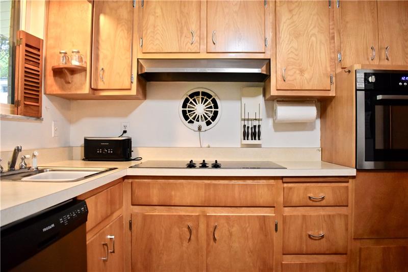 3961 Edge Road Pittsburgh, PA 15227 - Photo 9 of 18 Gallery Image 9
