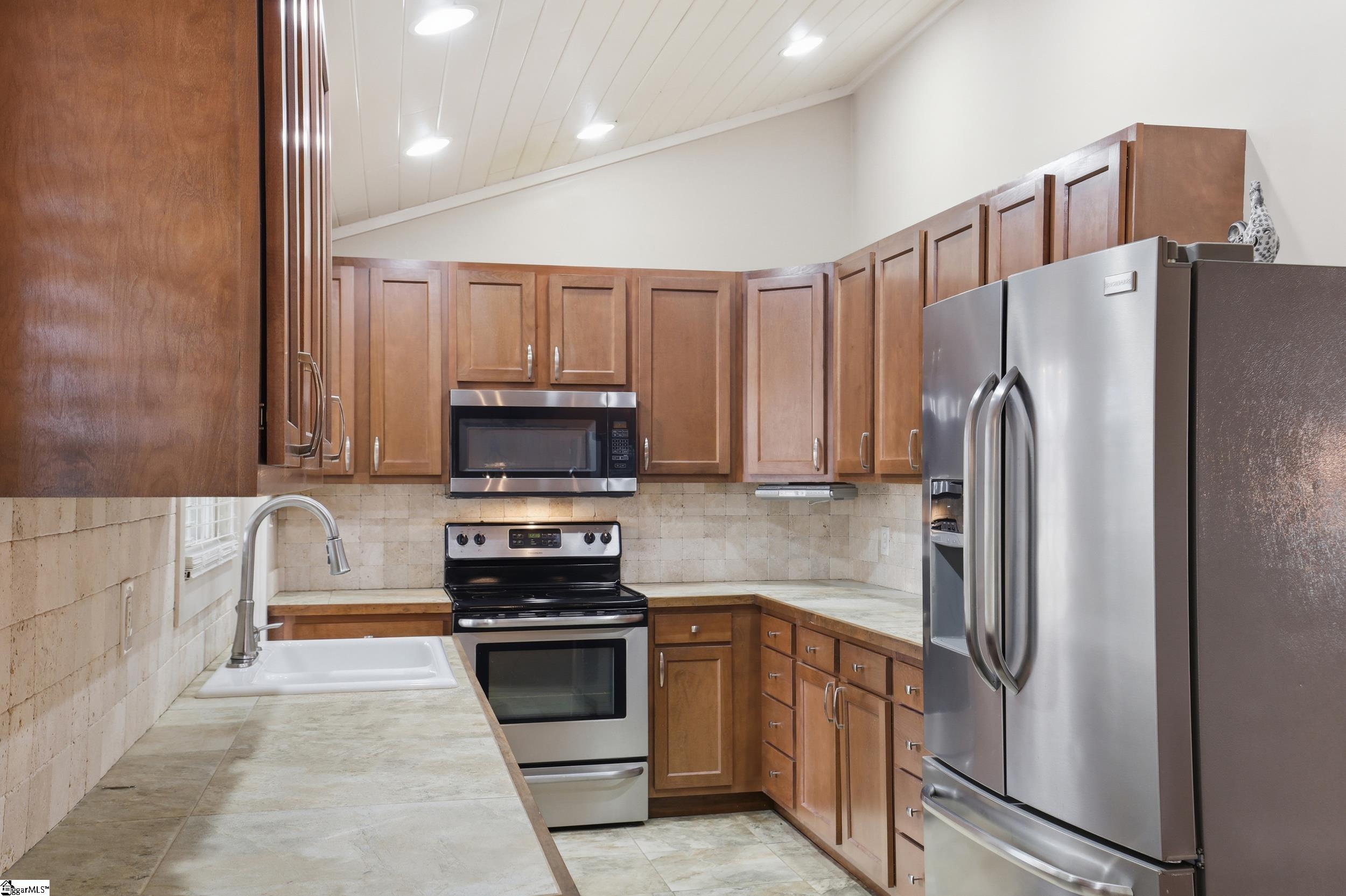 223 Meadow Lane Easley, SC 29642 - Photo 8 of 42