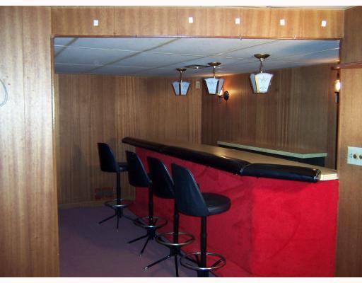 293 Lincoln Hall Road Elizabeth, PA 15037 - Photo 11 of 18 Den/Family/Great Room. Wet Bar