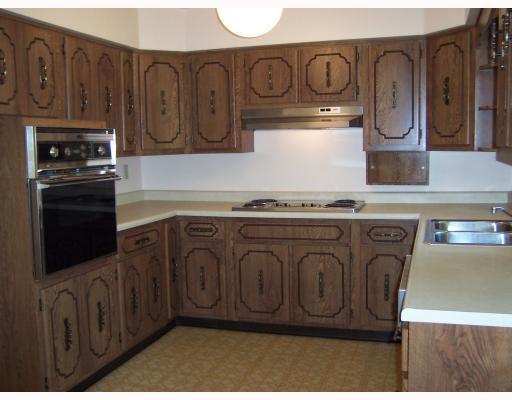 293 Lincoln Hall Road Elizabeth, PA 15037 - Photo 5 of 18 Kitchen.