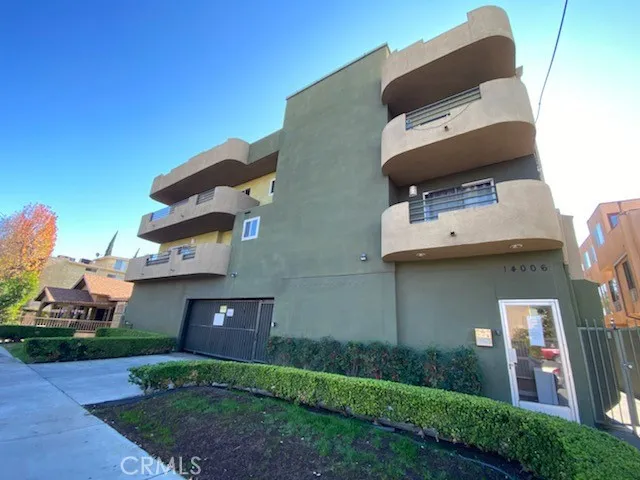 $1,975 | 14006 Vanowen Street, Van Nuys, CA 91405
