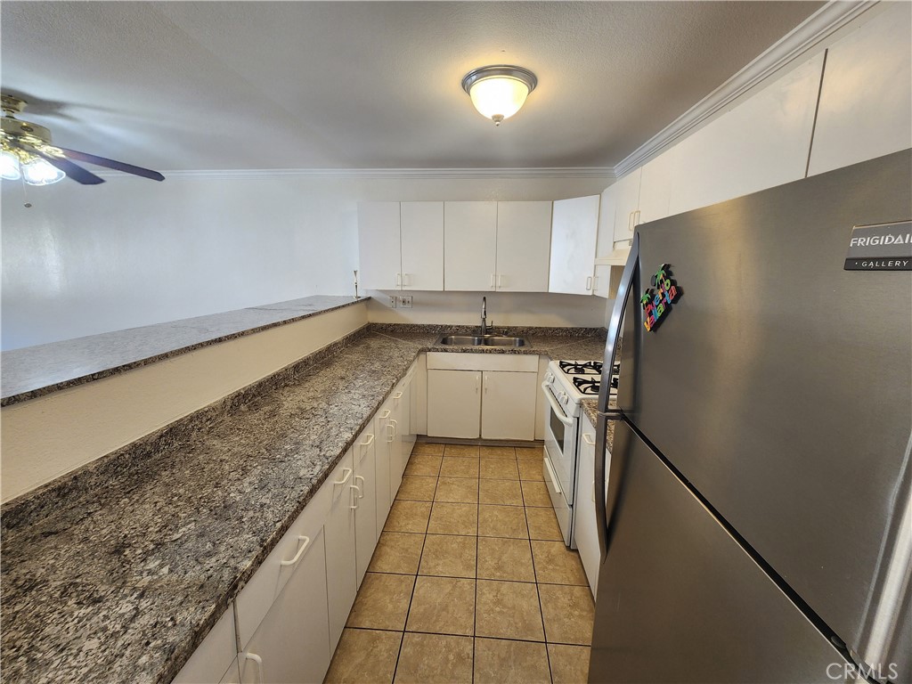 14006 Vanowen Street Van Nuys, CA 91405 - Photo 7 of 20