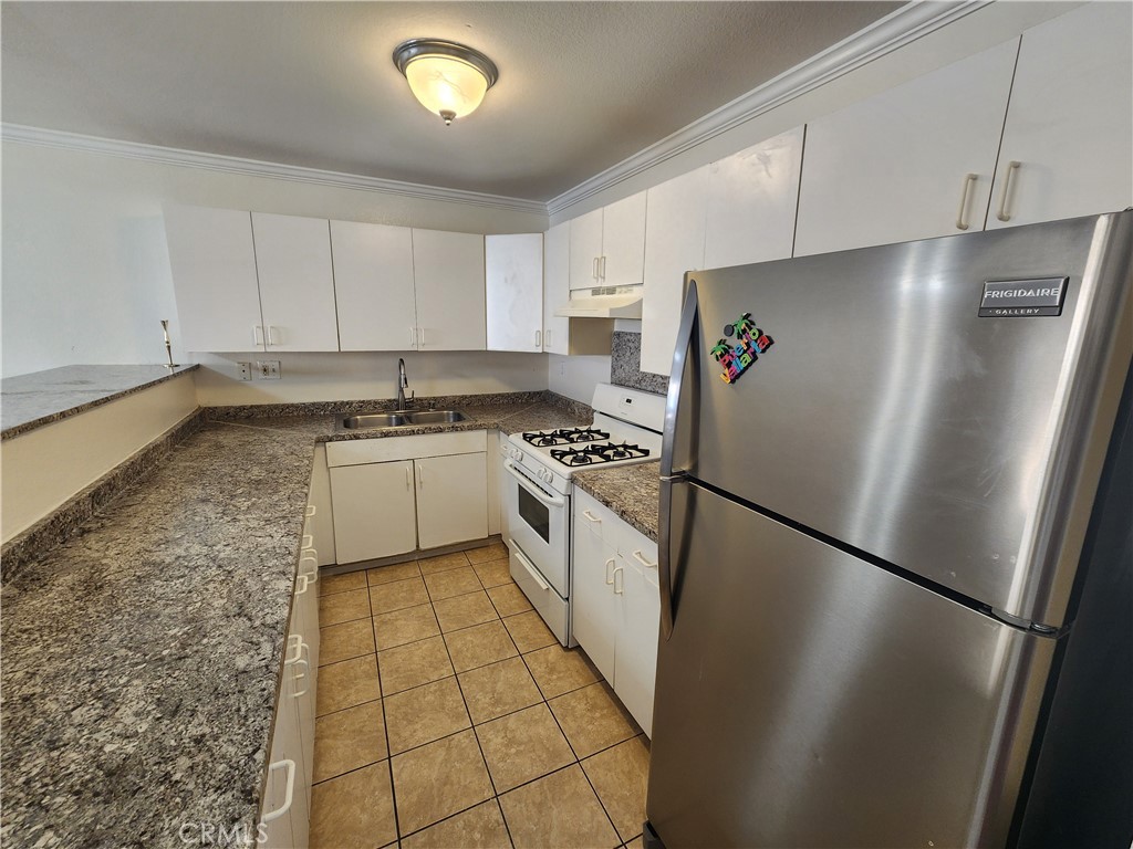 14006 Vanowen Street Van Nuys, CA 91405 - Photo 8 of 20