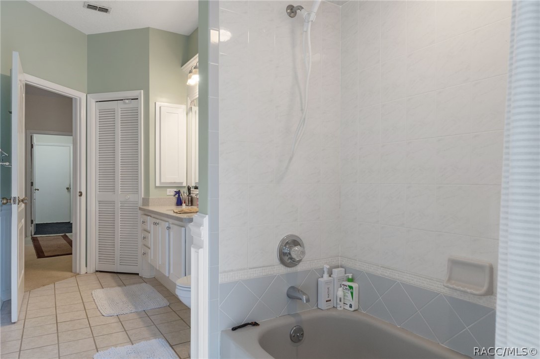2460 West Pine Ridge Boulevard Beverly Hills, FL 34465 - Photo 32 of 47 a bathroom with a tub and sink