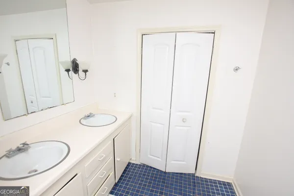 a view of empty room with windows