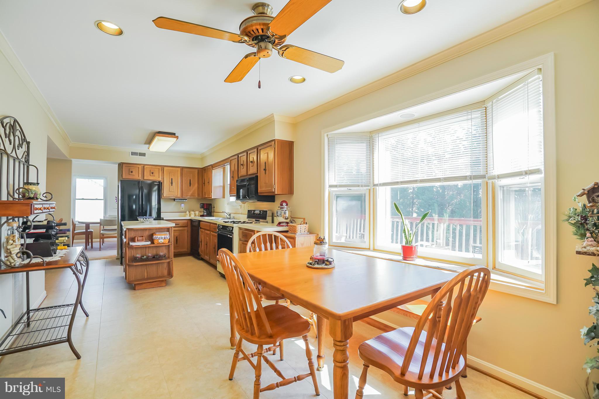 24401 Welsh Road Gaithersburg, MD 20882 - Photo 13 of 29 Kitchen breakfast area