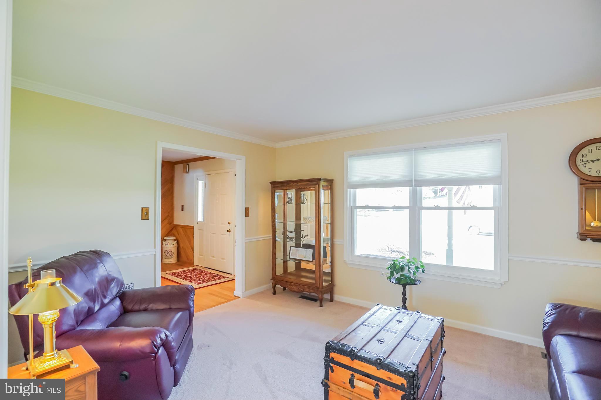 24401 Welsh Road Gaithersburg, MD 20882 - Photo 4 of 29 Living Room
