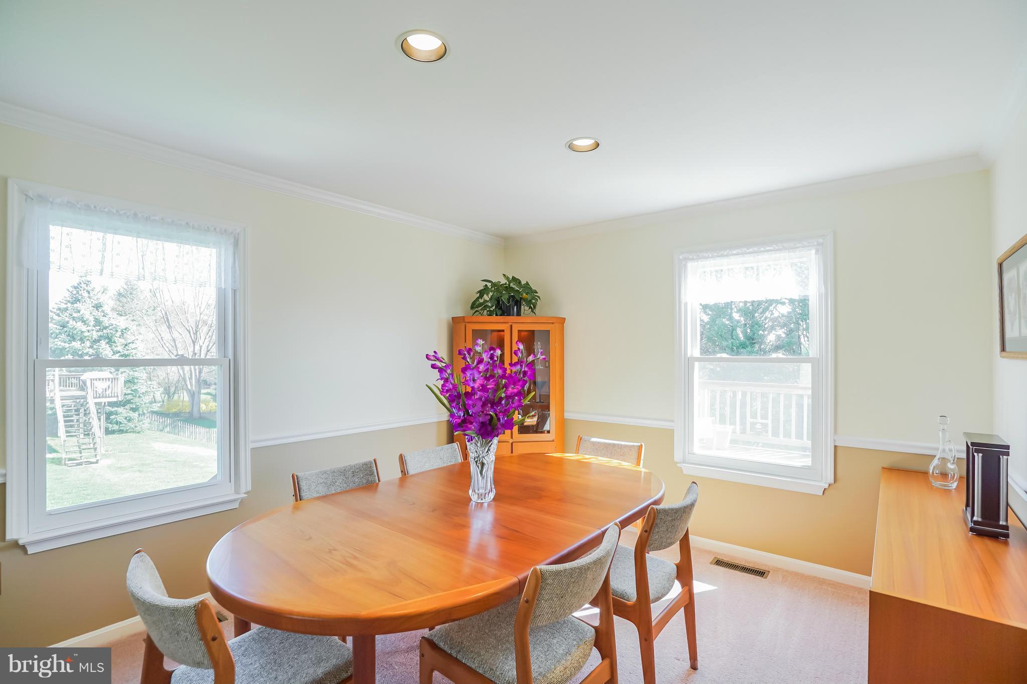 24401 Welsh Road Gaithersburg, MD 20882 - Photo 6 of 29 Dining Room