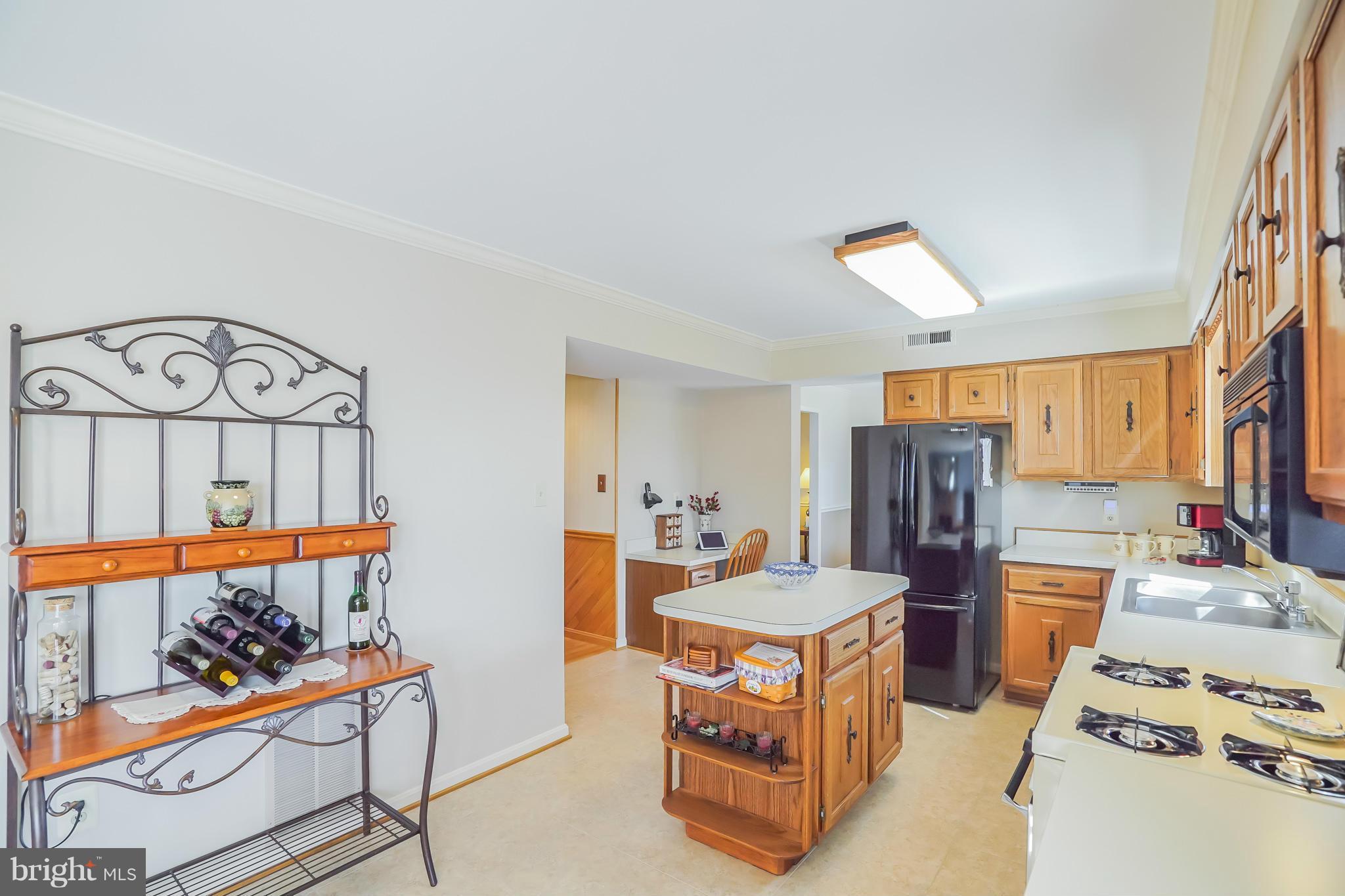 24401 Welsh Road Gaithersburg, MD 20882 - Photo 9 of 29 Kitchen view