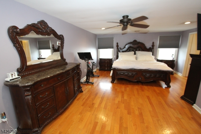 7 Stuart Street Waldwick, NJ 07463 - Photo 33 of 49