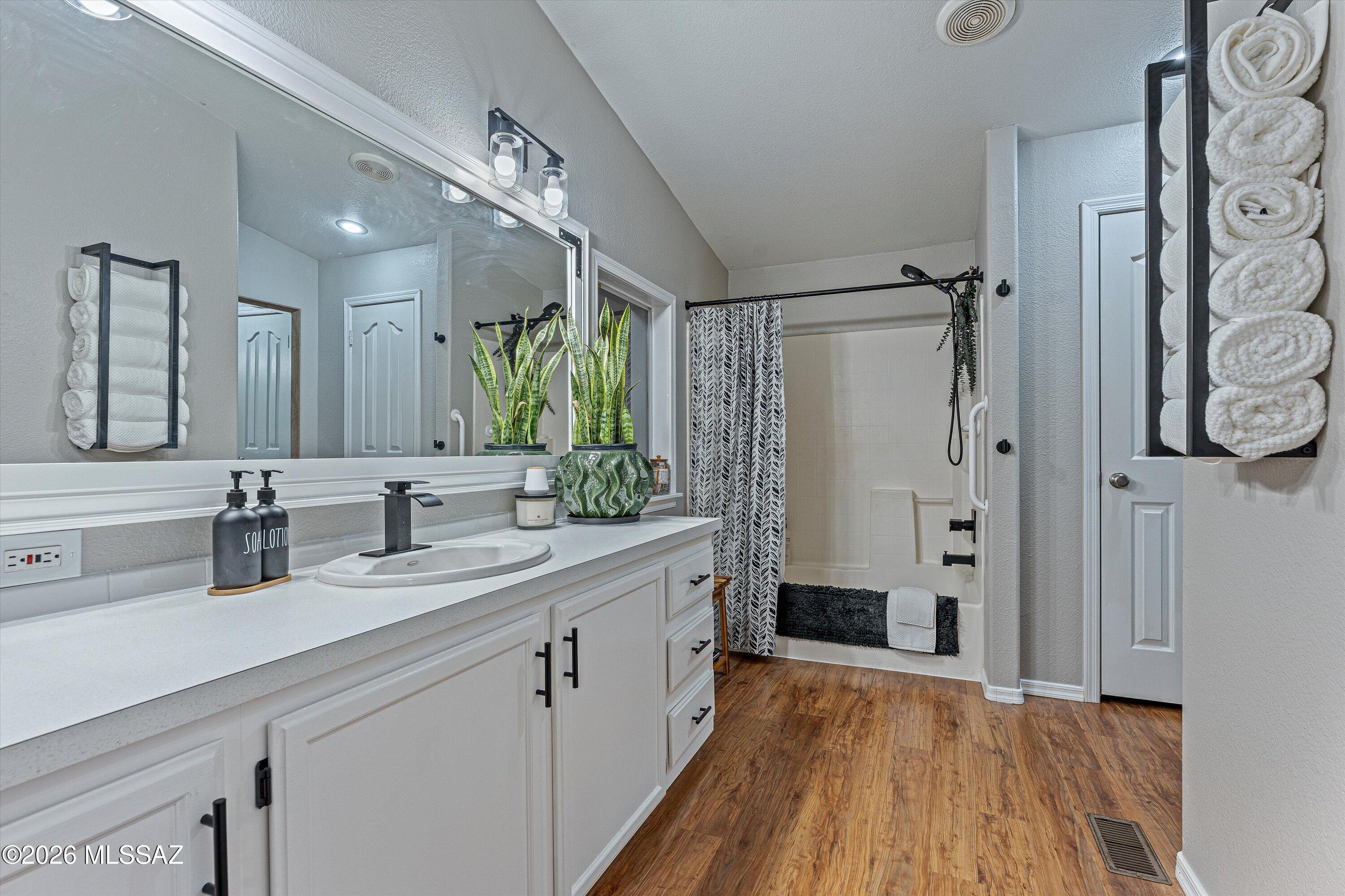 16120 North Elkins Road Tucson, AZ 85739 - Photo 30 of 51 30-Primary Bathroom