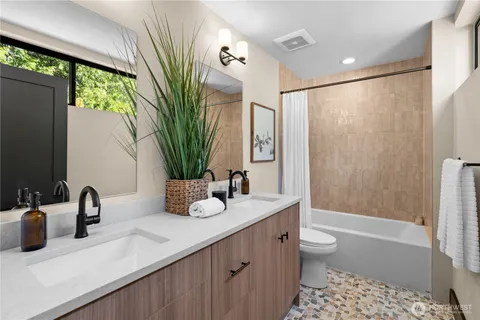 $1,924,995 | 1128 31st Avenue South, Seattle, WA 98144