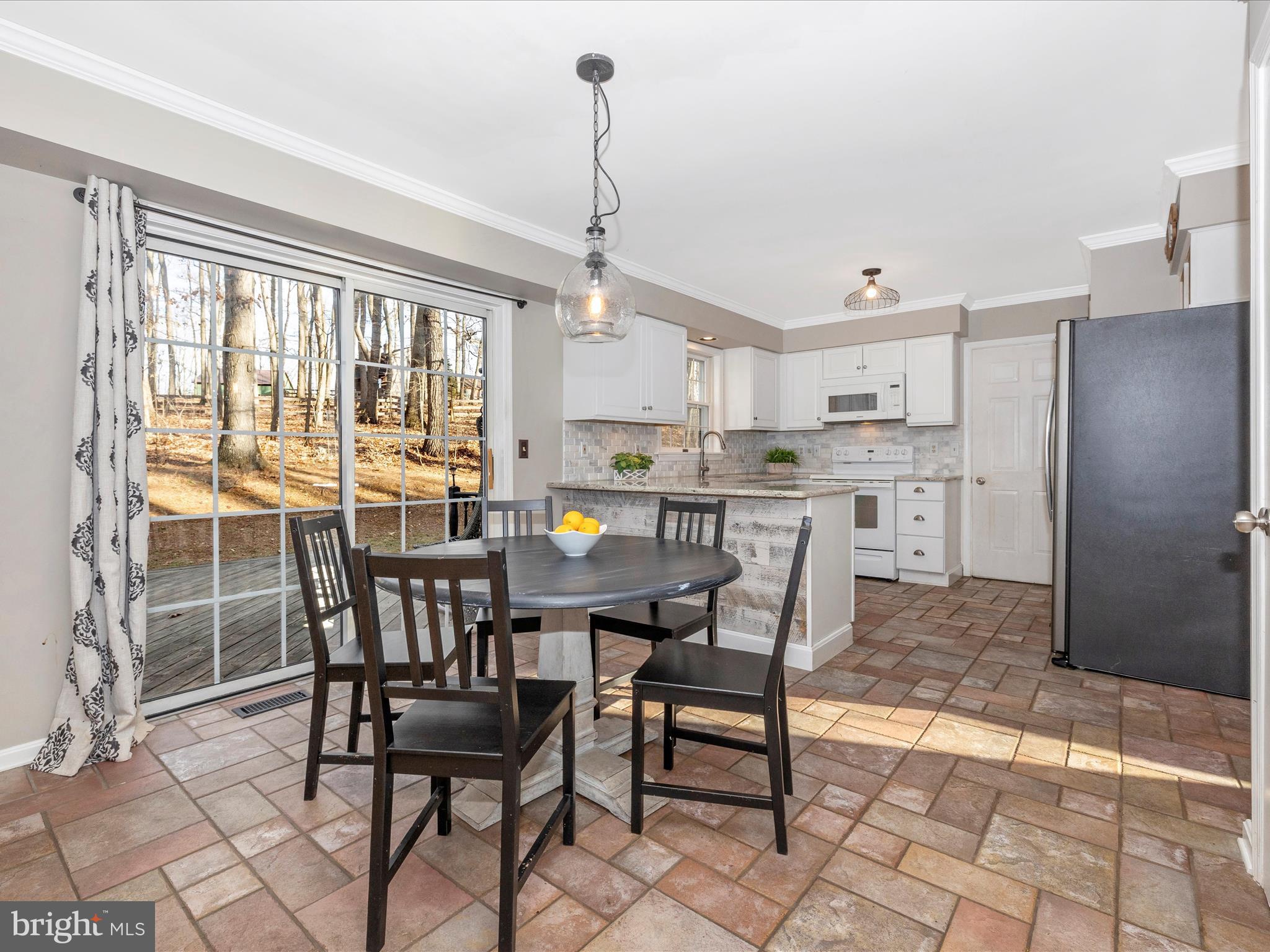 5733 Buffalo Road Mount Airy, MD 21771 - Photo 11 of 57 Breakfast Area