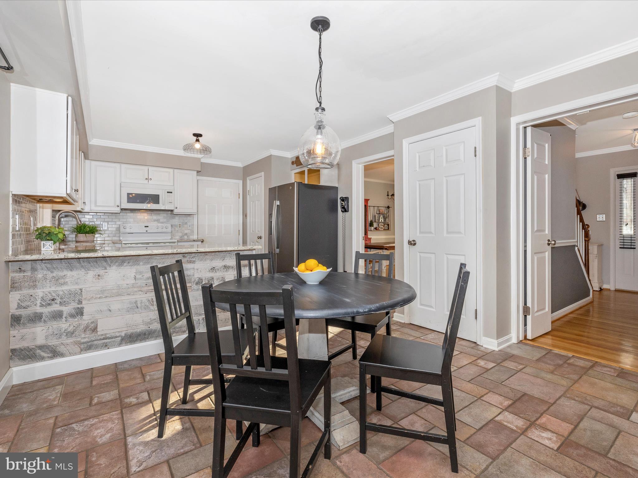 5733 Buffalo Road Mount Airy, MD 21771 - Photo 12 of 57 Breakfast Area